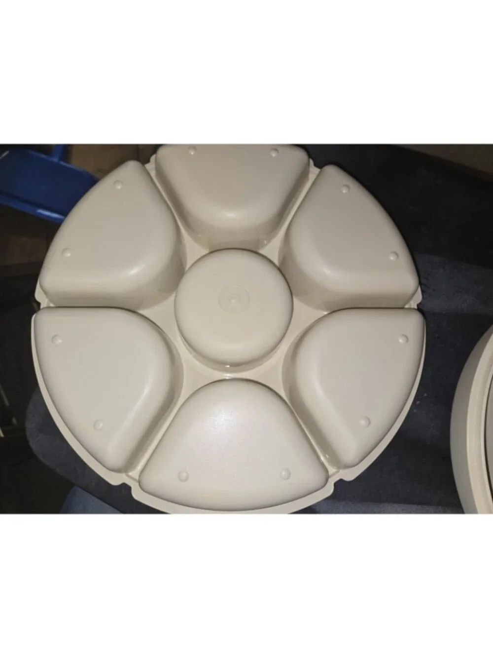 VTG Tupperware Almond Divided Veggie Fruit Serving Tray #1666 WITH LID #1665